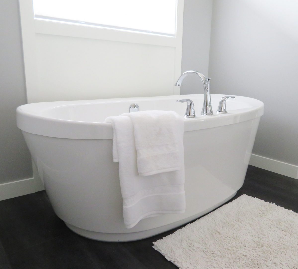 Bathtub Refinishing or Bathtub Liners? Which is the Right Choice?